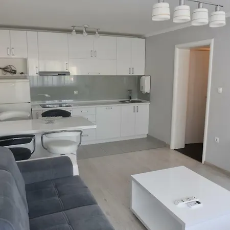 Ste-mi Apartment *